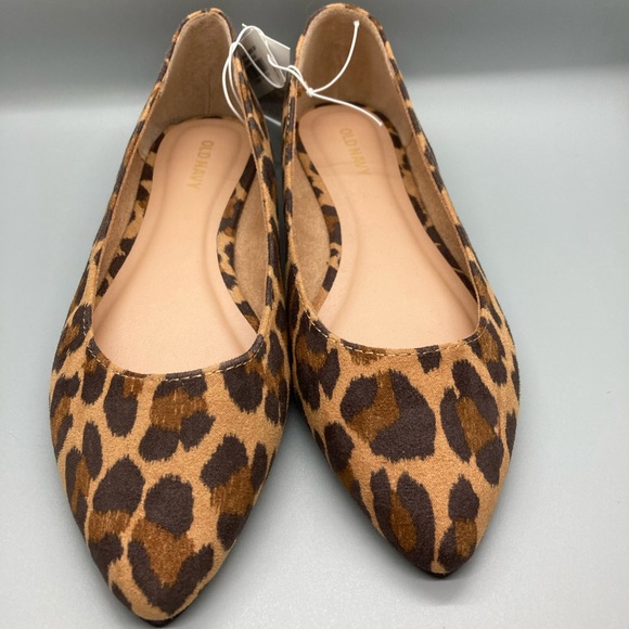 Old Navy Shoes - Old Navy- NWT size 6 animal print flats
